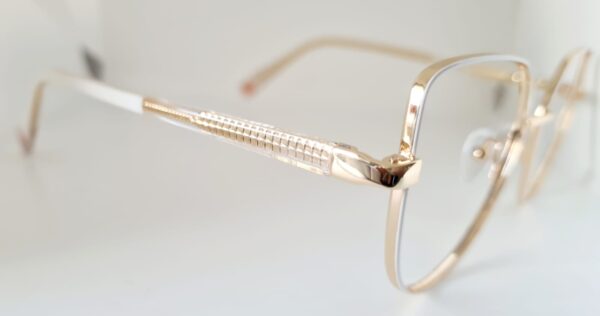 Armação de Óculos Gatinho Dourado com Branco Detalhes Transparentes - Image 4