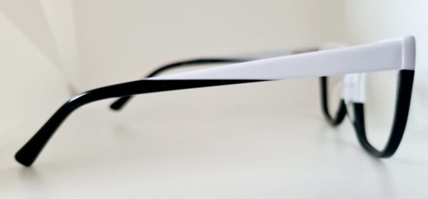 Armação de Óculos Bicolor Branco e Preto - Image 3