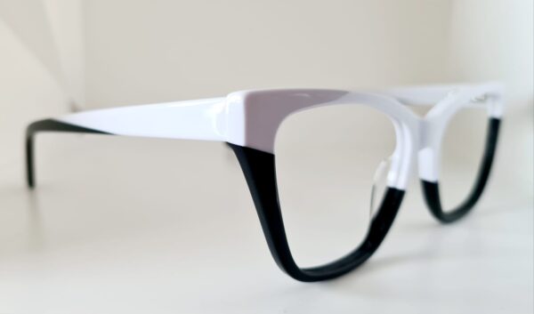 Armação de Óculos Bicolor Branco e Preto - Image 4